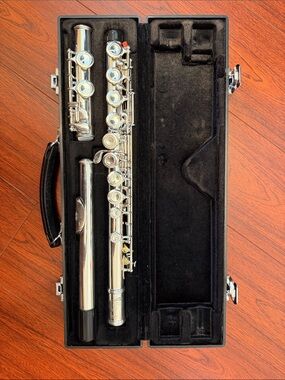Valkyrie Flute 400s Silver Closed-Hole Flute in Case